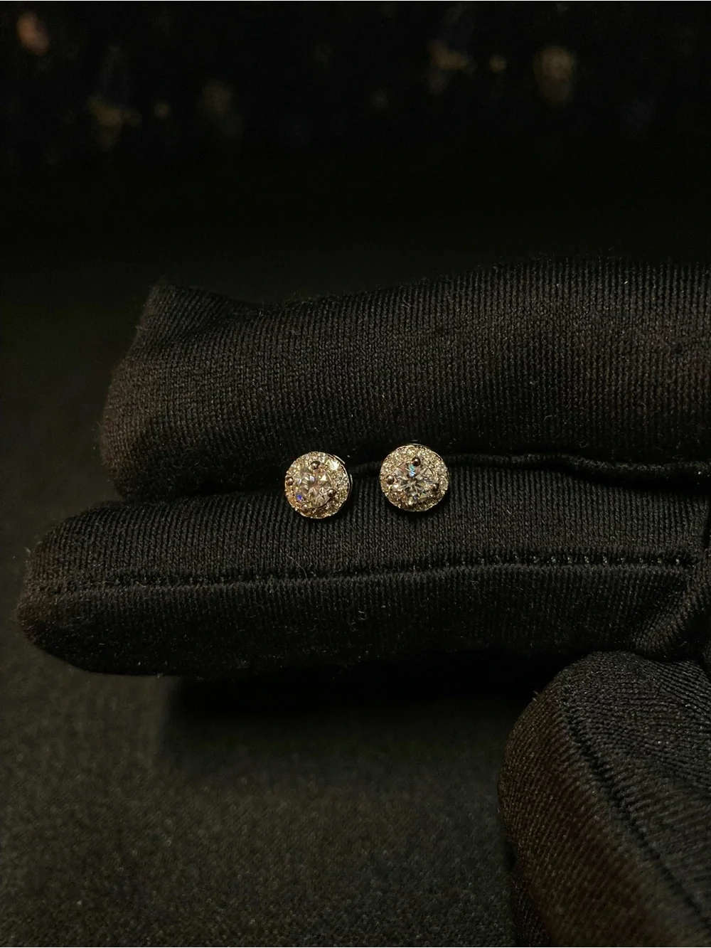 ✨ BRAND NEW 925 STERLING SILVER MOISSANITE EARRINGS ✨